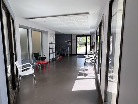 location locaux professionnels 2 pièces 16.5 m²