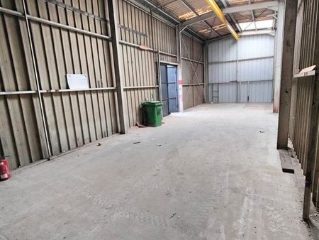 hangar 1 pièce 100 m²
