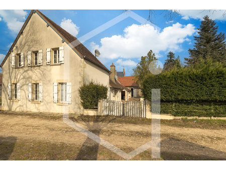 tracy-sur-loire : maison de village avec terrasse à vendre