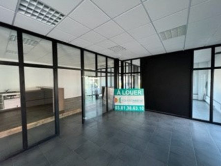 local commercial pontarlier 140 m2