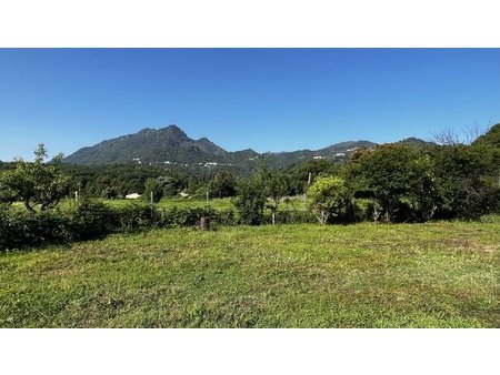 terrain de 3851 m²