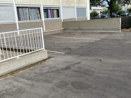 parking 4 pièces 15 m²