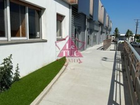 local commercial 230 m²