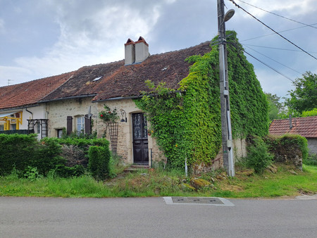 saint-nizier-sur-arroux. maison de 2 chambres  petit jardin. dans un joli village proche d
