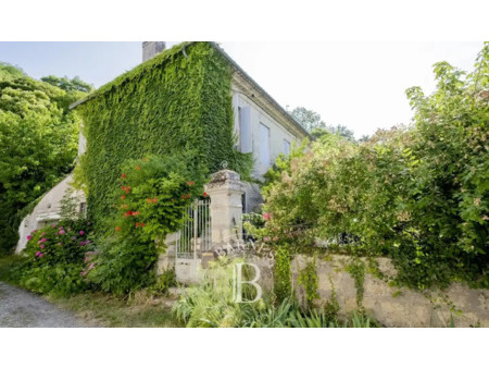 maison de prestige en vente à bayon-sur-gironde : belle maison en pierre de 250 m2 située 