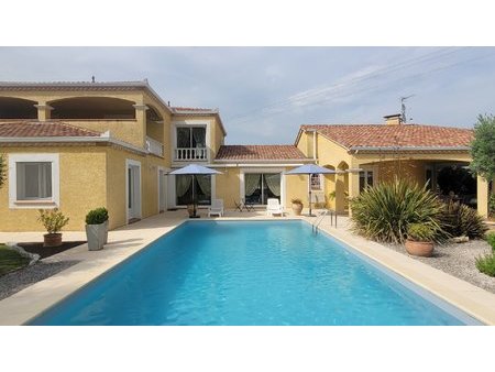 magnifique villa de 330 m² avec piscine et sur 5000 m² de terrain