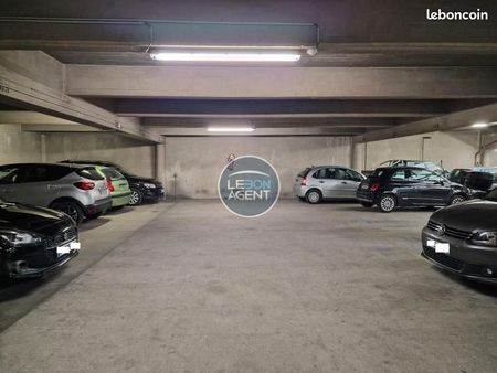 parking 140 m² vincennes