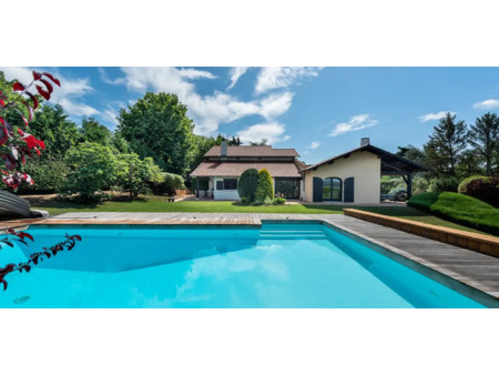 maison avec piscine et terrasse neuville-sur-saône (69)