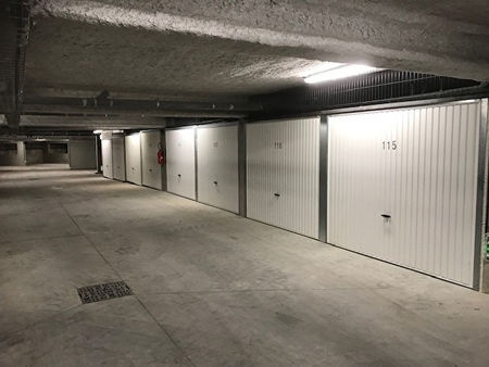 location parking / box  crécy