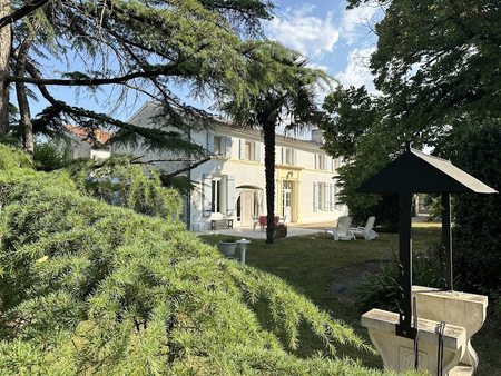 vente propriété 8 pièces 244 m²