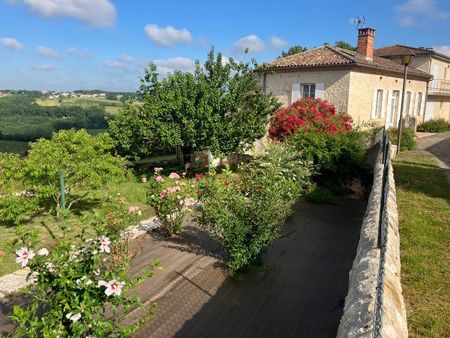 moirax maison de village avec jardin et dépendance