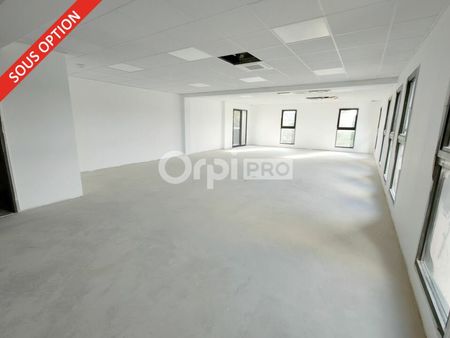bureau 102 m²