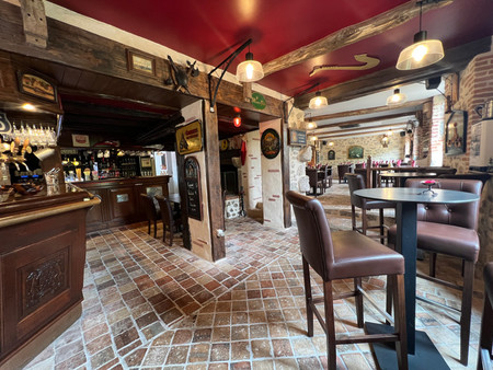 bar et restaurant situé dans la belle campagne de la dordogne (fdc et murs)