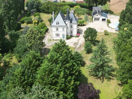 château de 6 chambres + piscine dans son parc arboré