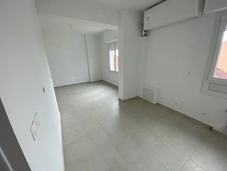 vente appartement 3 pièces 55m2 la londe-les-maures 83250 - 208000 € - surface privée