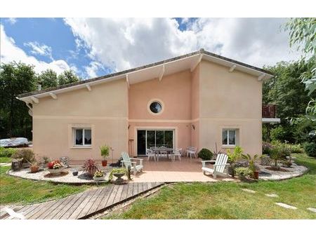 vente maison 8 pièces 225 m² saint-savin (33920)