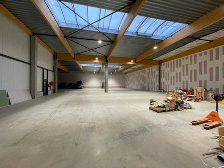 entrepôt de 1.300 m²