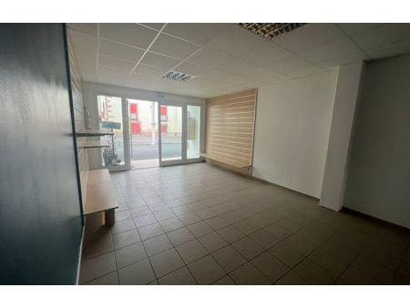 location commerce 3 pièces 58 m² uhart-cize (64220)