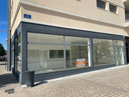 local commercial 82 58 m2
