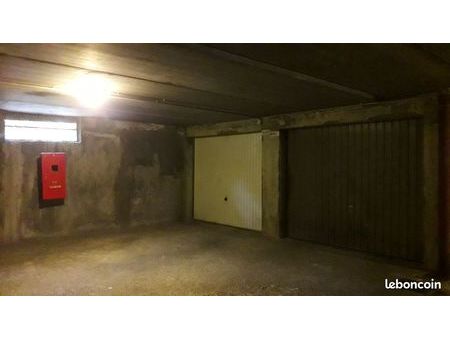 particulier vend garage loué 15 m2  sécurisée  avec électricité