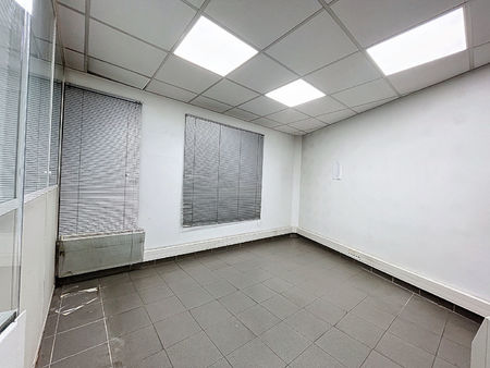 bureaux manosque 6 pièce(s) 100.80 m2 et 3 garages