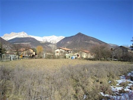 terrain constructible de 1304m² - 05400 montmaur