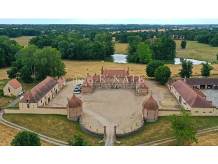 château en vente à moulins : ref.4154 : beau château avec son domaine de 223 hectares en s