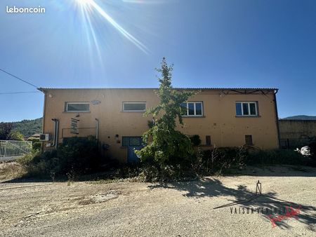 local 400 m² buis-les-baronnies