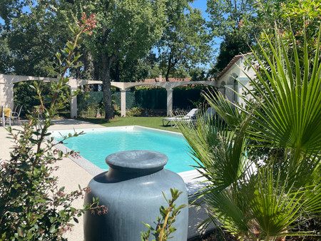 jolie villa provençale individuelle de plain-pied avec 3 chs  piscine et pool house au cal