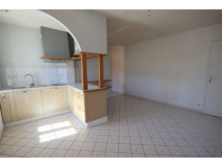 location appartement 2 pièces 39m2 orthez 64300 - 400 € - surface privée