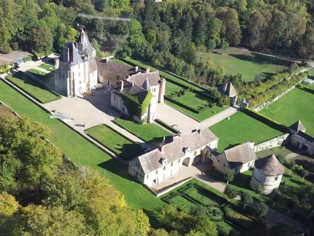 domaine de 100 hectares avec château xvième siècle à seulement 50 minutes de paris magnifi