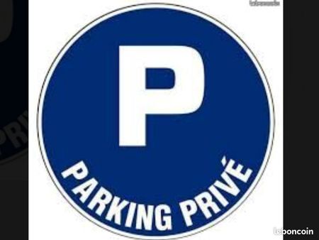 place de parking privé extérieur