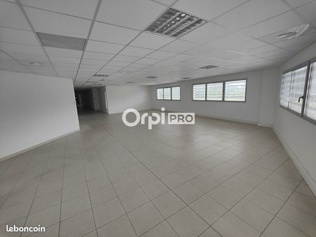 bureau 210 m²