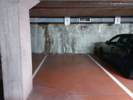 overdekte parkeerplaats te huur in sint-niklaas