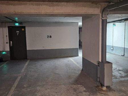 place de parking en sous-sol au pied de la ligne 14