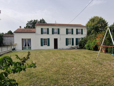 vente maison à saint-coutant-le-grand (17430) : à vendre / 166m² saint-coutant-le-grand