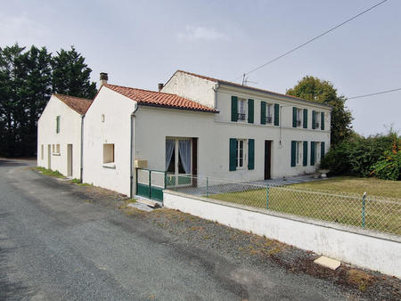 vente maison à saint-coutant-le-grand (17430) : à vendre / 166m² saint-coutant-le-grand