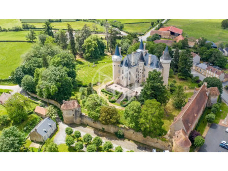 château en vente à chateauroux : exceptionnel château-fort du xvème (bases xiième) situé à