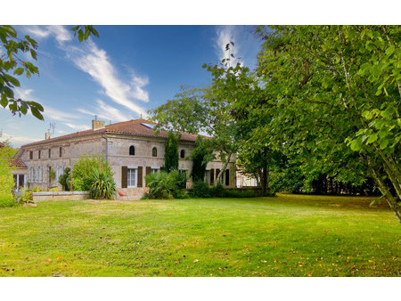 maison bourgeoise du 19ème - dépendances - 6 chambres - jardin arboré 7000m² -terrasse- a 