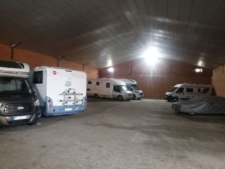 hivernage garage camping car  caravane...