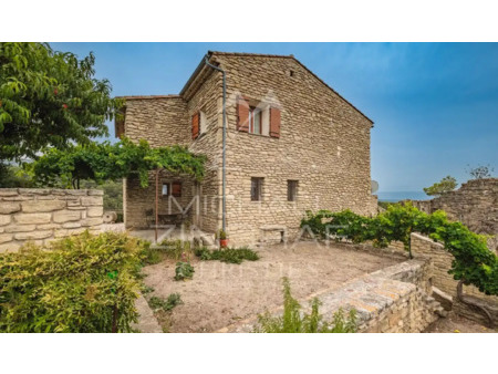 propriété de prestige en vente à saumane-de-vaucluse : cette charmante maison de village  