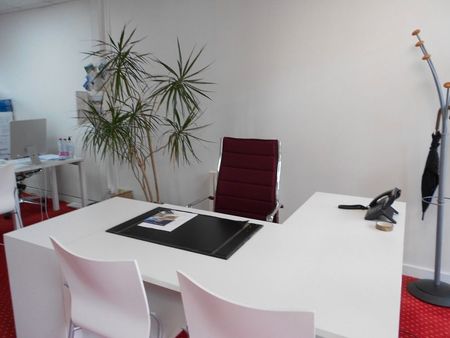 fonds de commerce services 61 m²