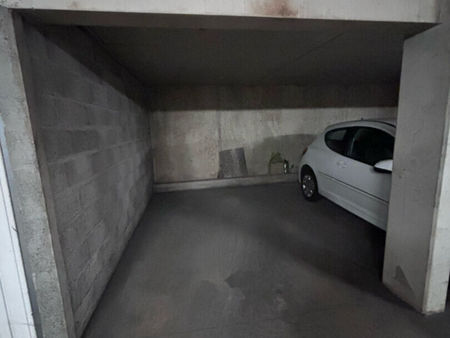 nantes cité des congrès : rue emile pehant   place de parking en sous sol
