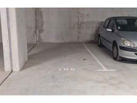 location parking solliès-pont (83210)