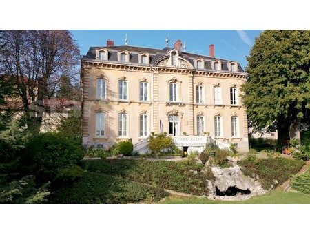 domaine et château avec parc de plus de 18000m² !