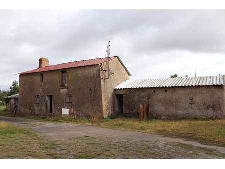 maison de 105 m2 avec dépendances en campagne