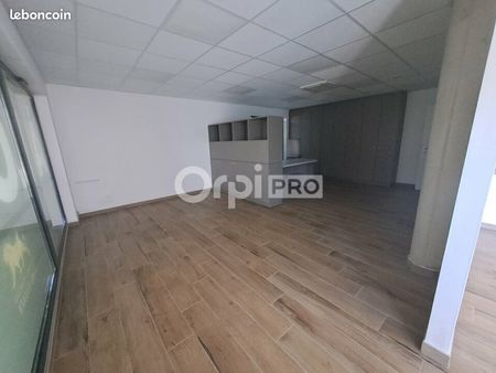 local commercial 106 m²