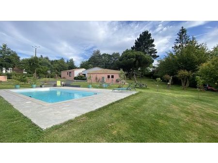 vente propriété 7 pièces 180 m²