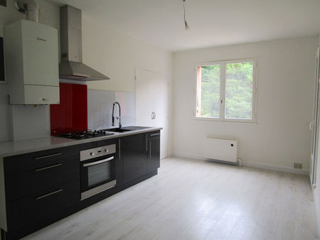 location appartement 3 pièces 83m2 decazeville 12300 - 490 € - surface privée