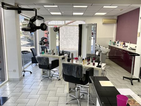 cession local commercial + fonds de commerce salon de coiffure - 58 10 m2 - crolles (38920